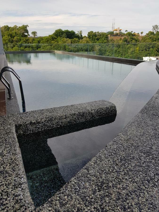 The Executive Seaview 1 At Icon Apartment