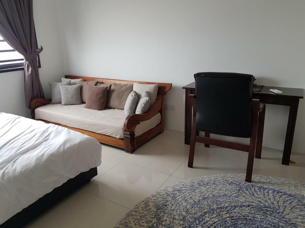 Apartment The Executive Seaview 1 At Icon *